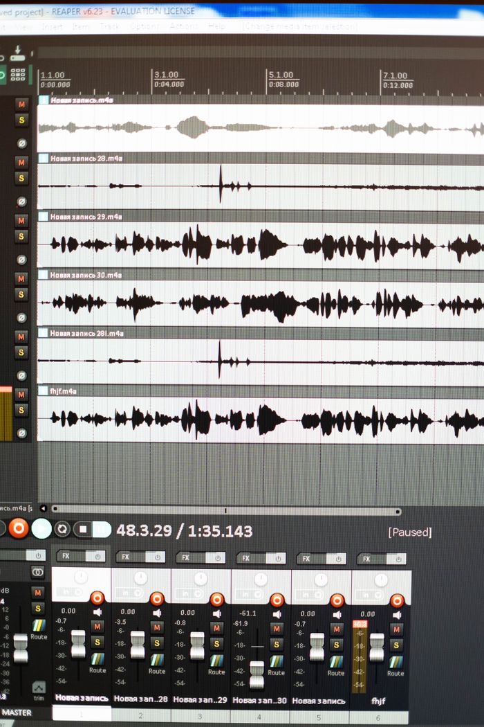 About Close-up of an audio editing software interface showing sound wave patterns.